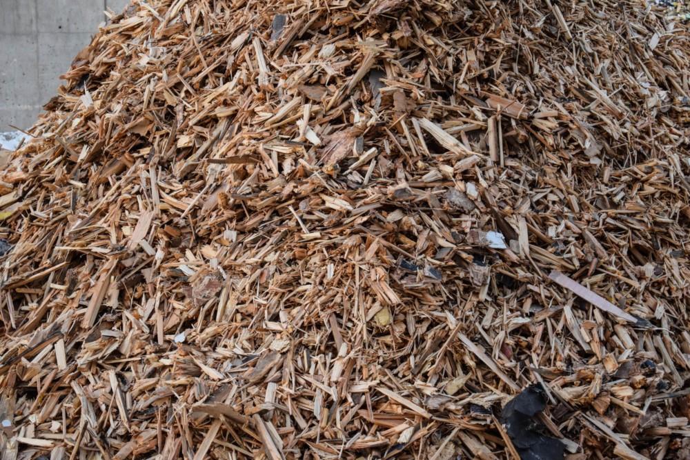 Shredded waste wood