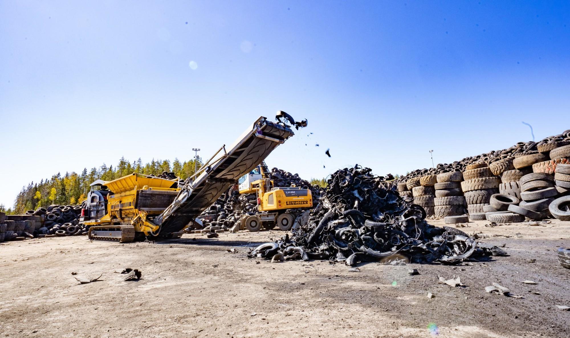 TANA industrial waste shredder shredding tyres in Kuusakoski