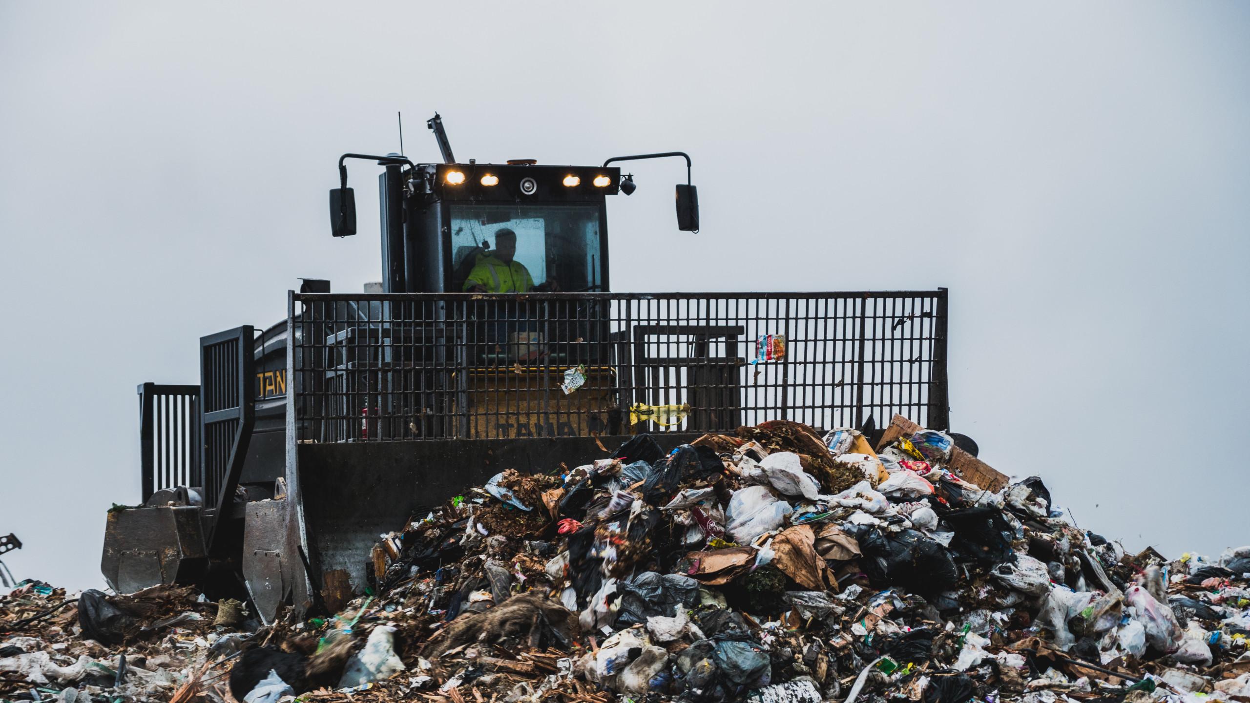 TANA E520 compactor at Winnebago Landfill