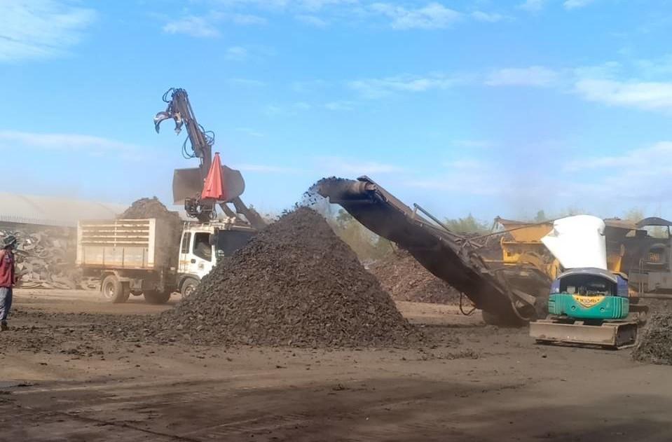 TANA industrial waste shredder shredding car tyres