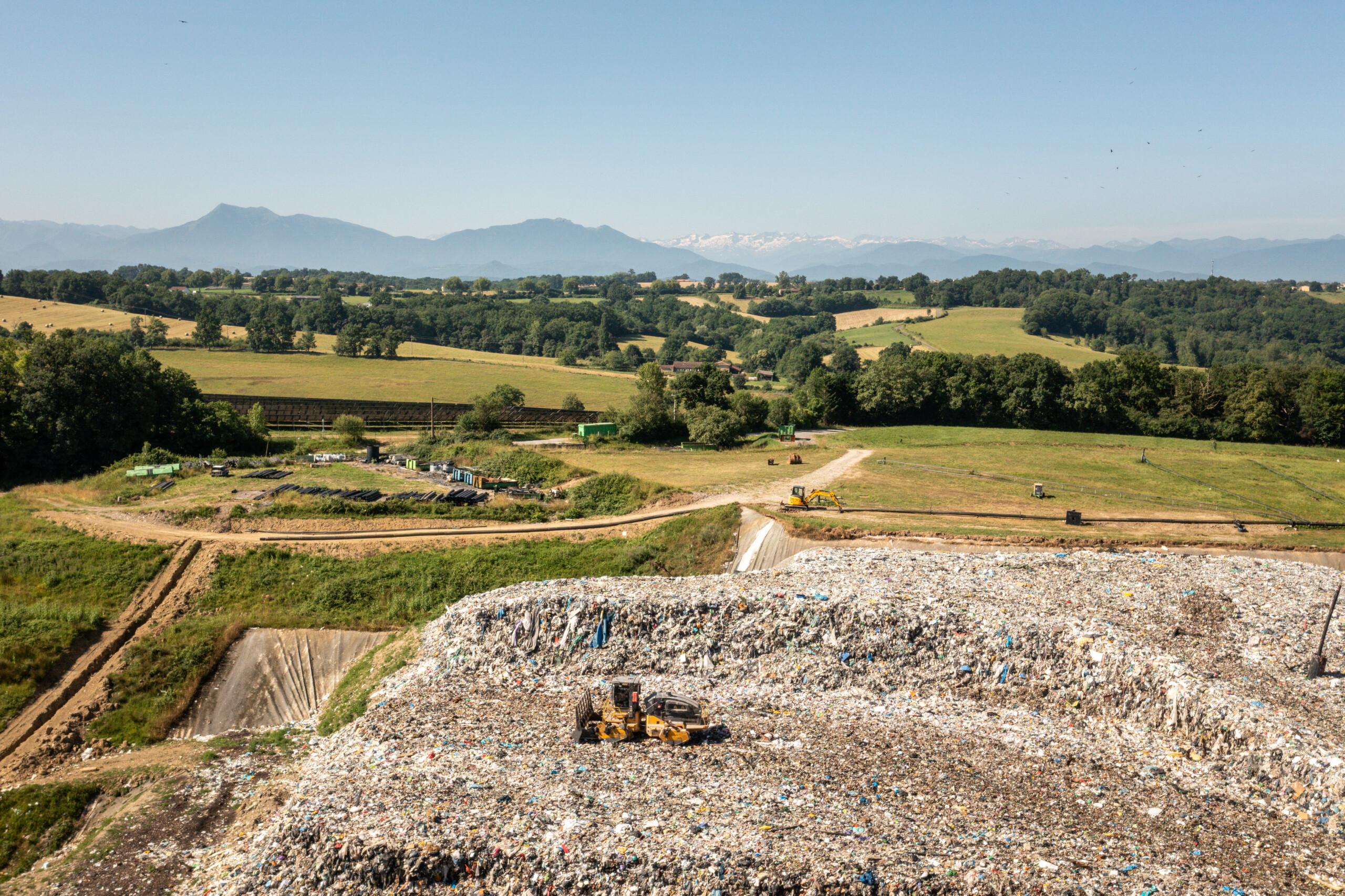 TANA landfill compactor improves landfill productivity at the Pihourc landfill site in France