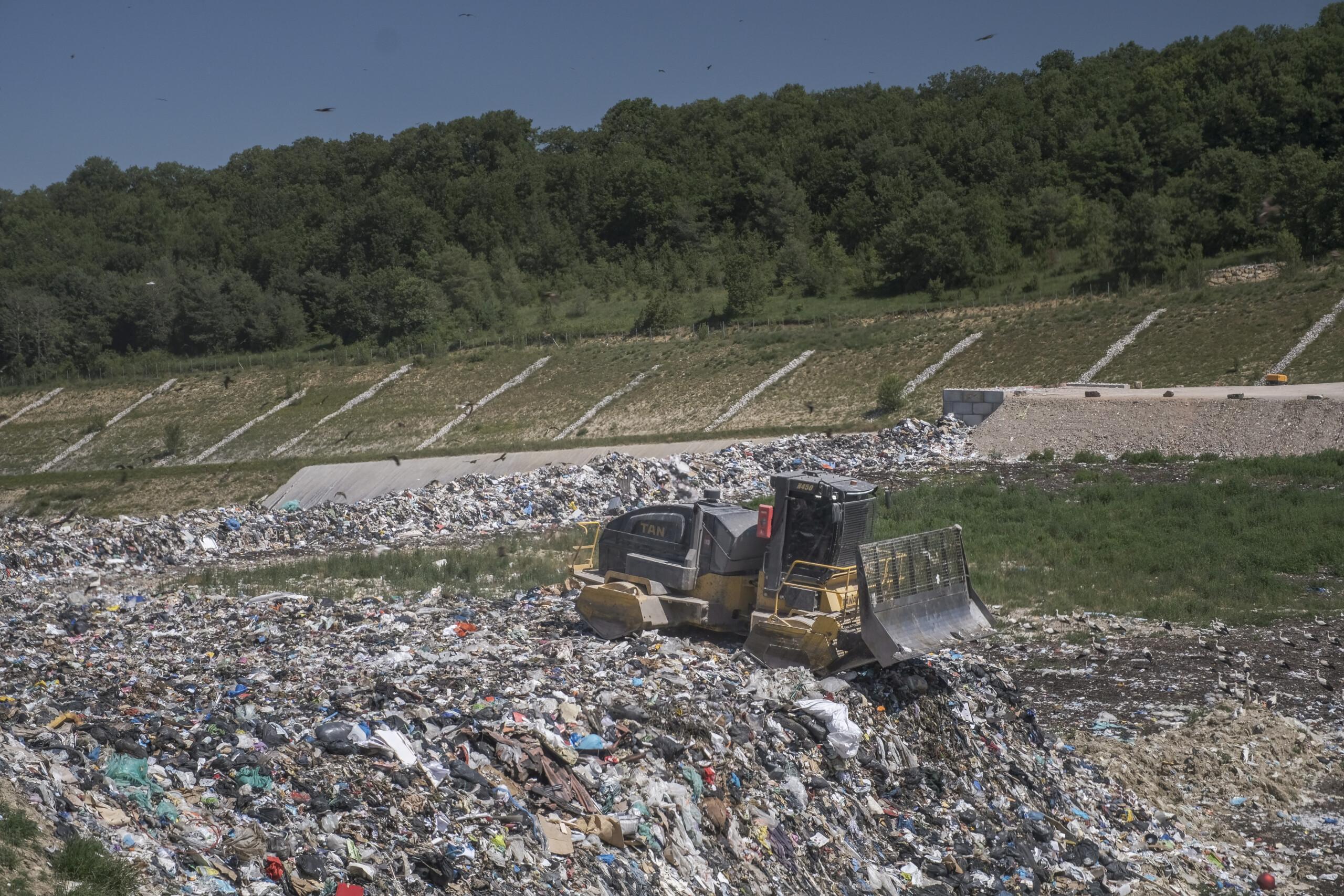 TANA landfill compactor improves landfill productivity in France