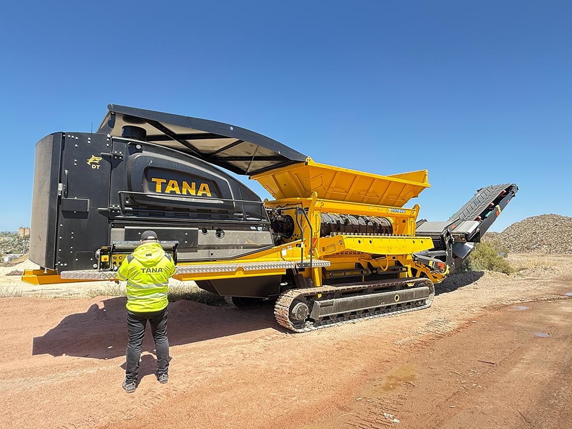 TANA Shark is an heavy-duty waste shredder capable of handing different waste streams, even the toughest ones.