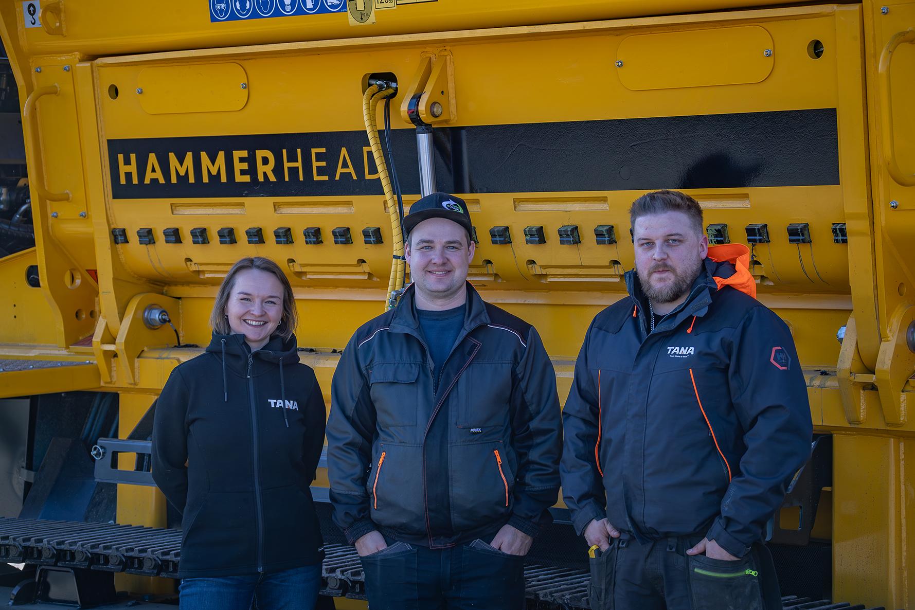 Tana's Anu Söderena, Kesrec's Jarno Myllymäki, and Tana's Henri Mättö next to TANA Hammerhead shredder in Finland.